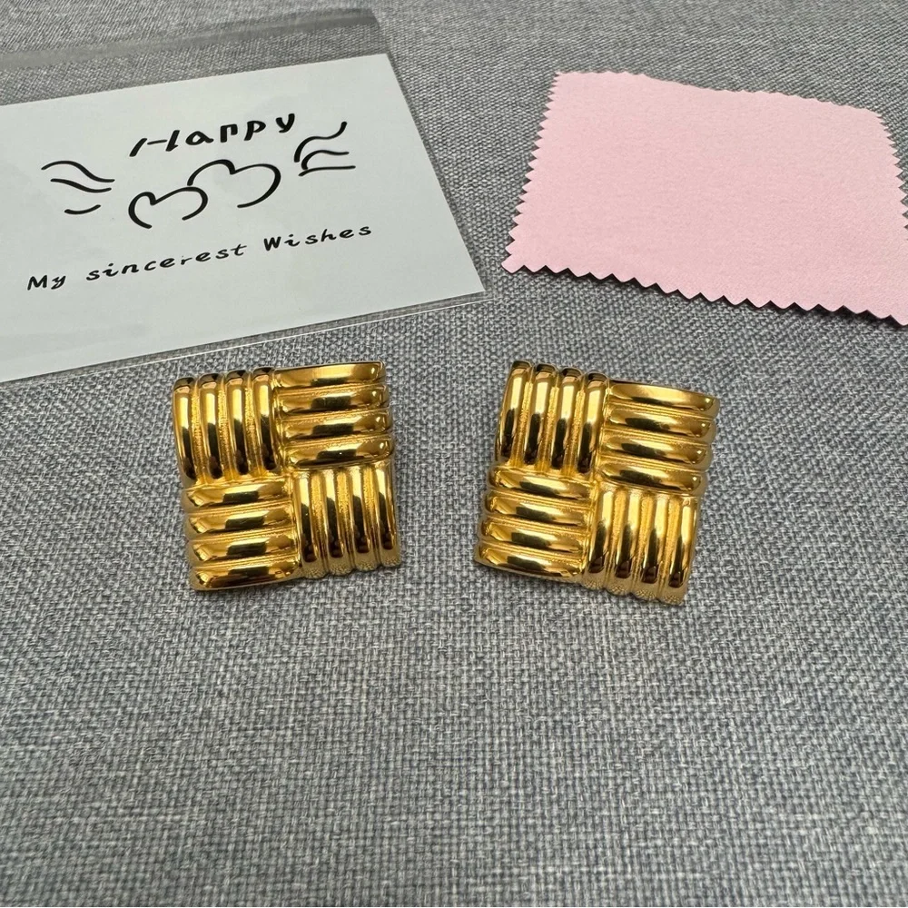 GOODREVIEWS ⭐️⭐️⭐️⭐️⭐️ Vintage Stella Gold Earrings |StainlessSteel 18K - Picture 7 of 17